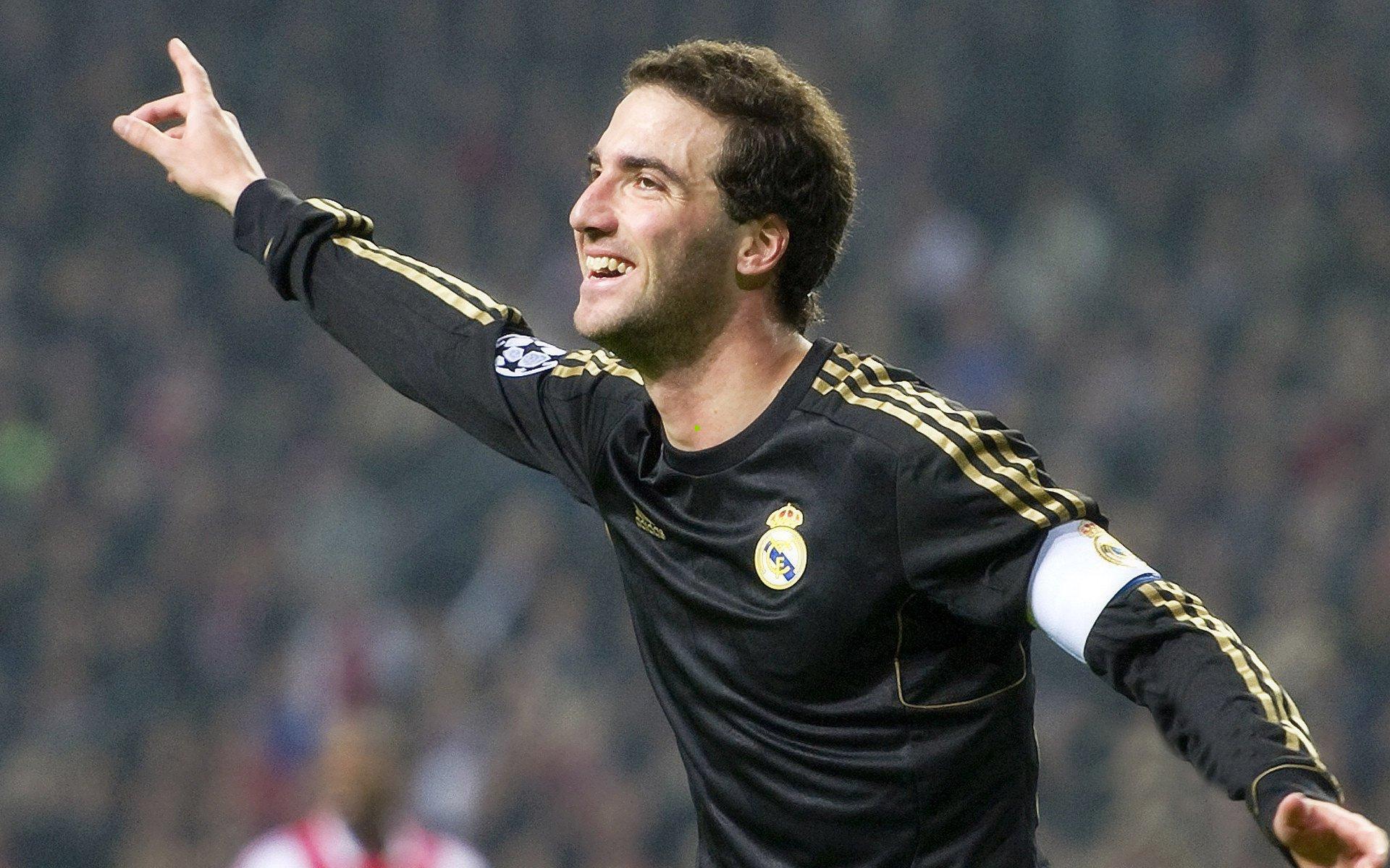 马雷斯卡力挺球队强硬作风，红牌非忧，防守意愿方显团队血性